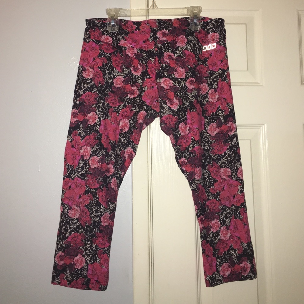 RARE Lorna Jane Capri Leggings